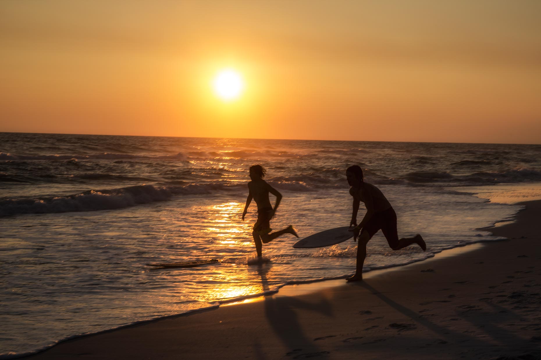  Lifestyle Photographer | Boys Running On Beach With Surf Boards