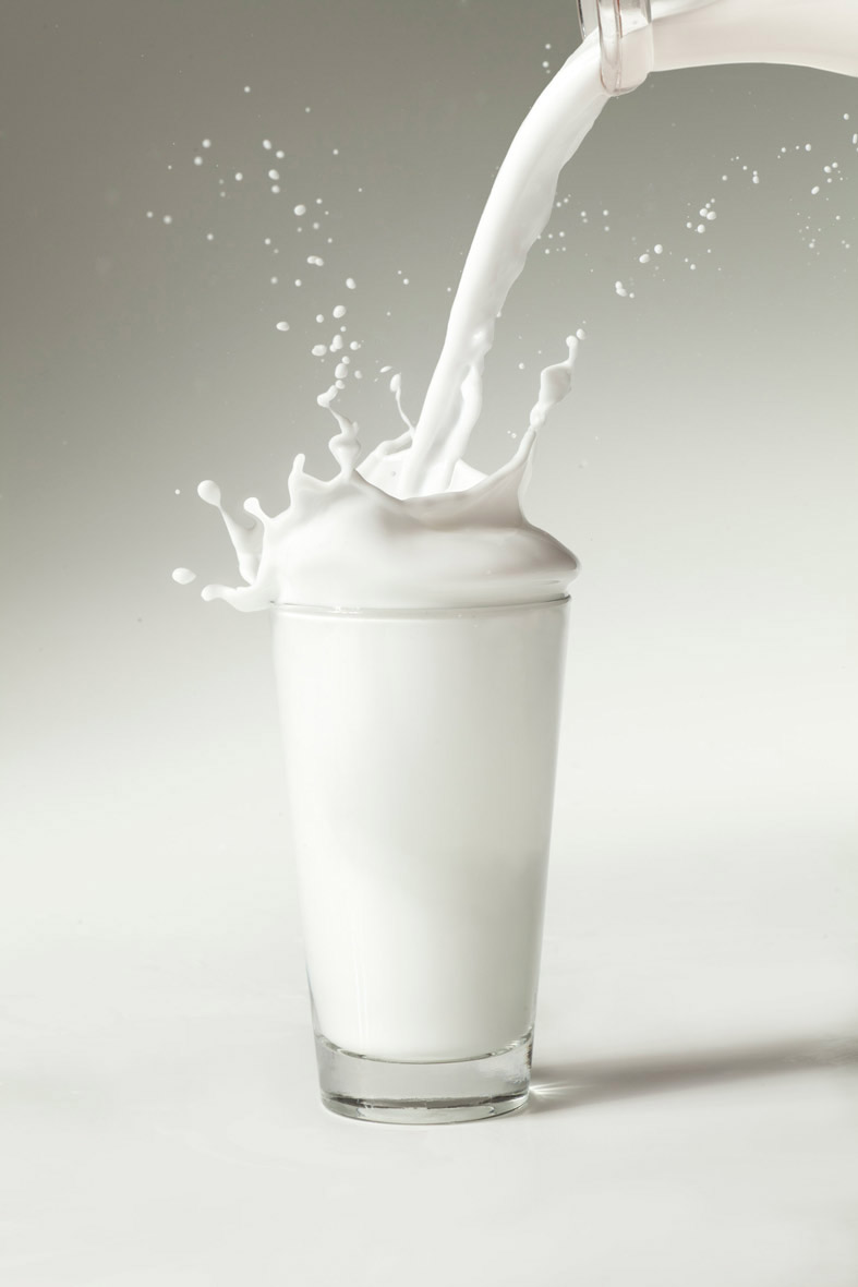  Beverage Photographer | Milk Splashing into glass